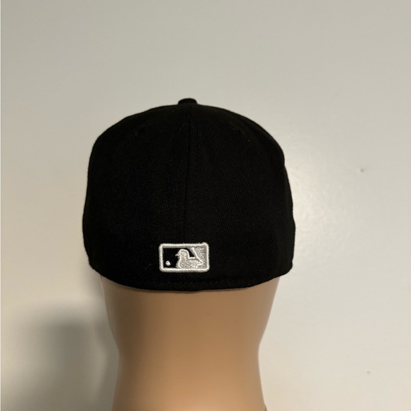 7 1/8 New Era White Sox Hat - Picture 5 of 5